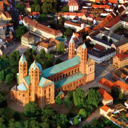 Speyer aus der Luft mit dem Kaiserdom im Mittelpunkt