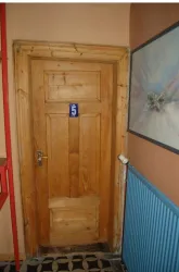 Zimmer 5: Eingangstür
