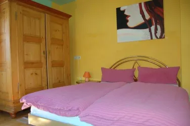 Zimmer 4: Bett
