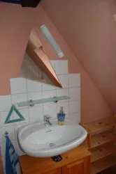 Bad oben: Waschbecken
