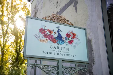 Hofgut Holzmühle Garten - Schild