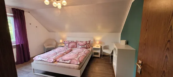 Schlafzimmer 1