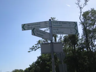 Radwegebeschilderung am S-Bahnhof
