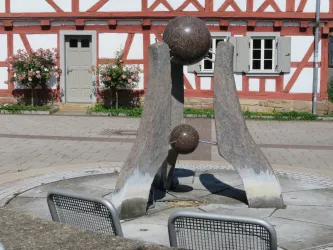 Koźmin-Platz mit Brunnen