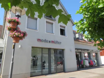 Modegeschäft Müller am Koźmin-Platz