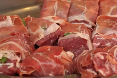 1A Kochschule vorbereitetes Fleisch