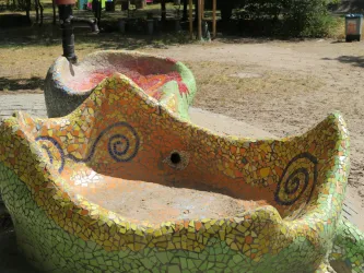 Wasserpumpe mit Wasserbecken