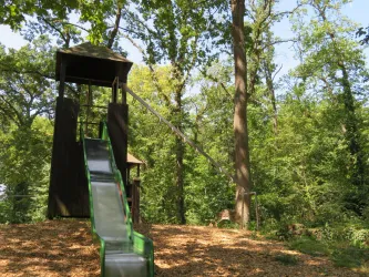 Kletterturm mit Rutsche