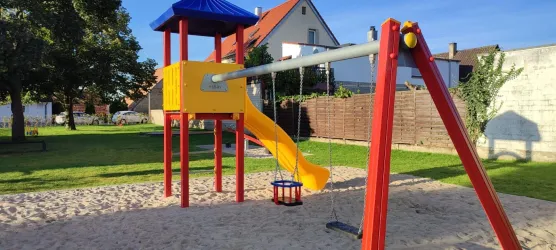 Spielplatz Ecke Just-Röntgenstraße-Schaukel
