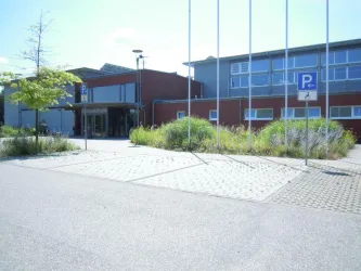 Barrierefreie Parkplätze Bienwaldhalle Kandel