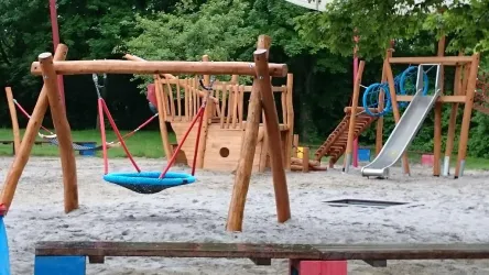 Spielplatz im Waldschwimmbad (© VG Kandel)