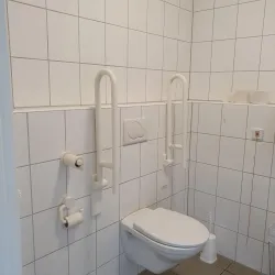 Behindertentoilette am Bahnhof 1