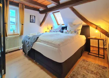 Großes Boxspringbett 180 x 200 cm
