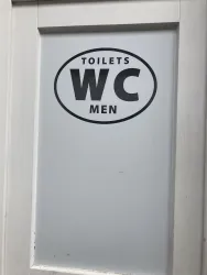Eingang Herrentoilette