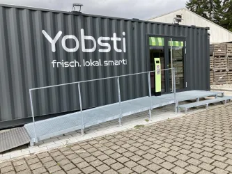 Yobsti Einkaufscontainer beim Adamshof Kandel