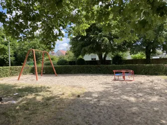 Spielplatz Feuerbachstraße Schaukel und Karussell