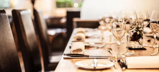 Fein gedeckter Tisch (© Hotel zum Riesen, Familie Wenz)