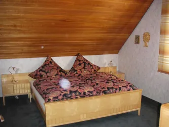 Schlafzimmer 1