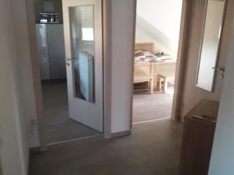 FEWO Jockgrim - Flur mit Blick in die Küche und SZ (© C. Trauth, Jockgrim)