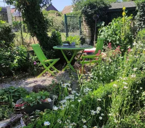 Garten der Familie Lechner mit 2-er Sitzgruppe