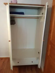 Kleiderschrank (© Tobias Humbert)
