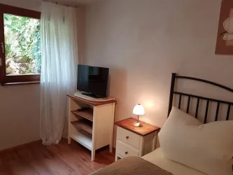 Wohn-Schlafzimmer (© Tobias Humbert)