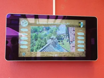 Monitor am Bürgerhaus Winden