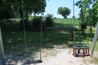 Spielplatz Bahnhof Winden, Schaukeln