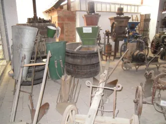 Landwirtschaftl. Geräte - Gläsernes Museum Windend (© Südpfalz Tourismus Kandel e.V.)