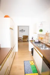 Küche mit Blick ins Lesezimmer