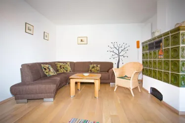 Wohnzimmer mit Kachelofen