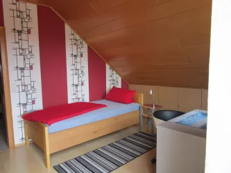 Einzelzimmer mit Balkon