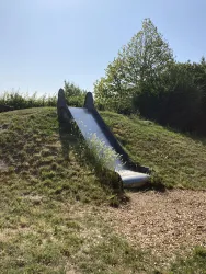 Spielplatz Im Storchennest Erlenbach, Rutschbahn