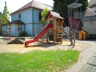 Rutschbahn auf Spielplatz in Erlenbach bei Kandel