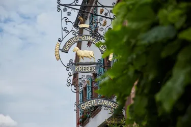 Verzierung am Haus (© Südpfalz-Tourismus e.V., Fotograf: Christian Ernst)