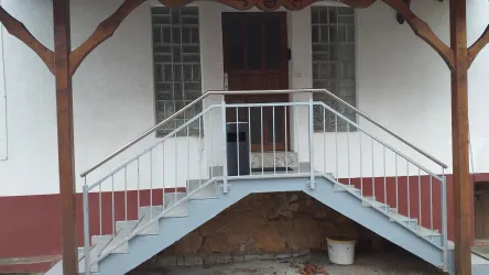 Hauseingang mit Treppe