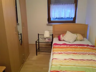 Kleines Schlafzimmer (© Ferienwohnung Fam. Lutz)