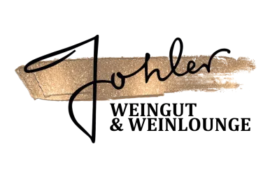Ein elegantes Logo mit dem Schriftzug "Johler". Es zeigt einen goldenen Pinselstrich auf schwarzem Hintergrund.