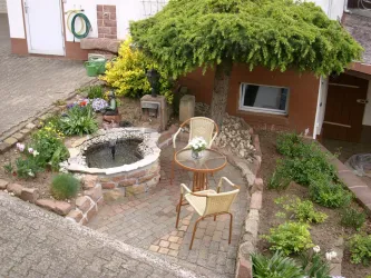 Sitzgelegenheit am Brunnen