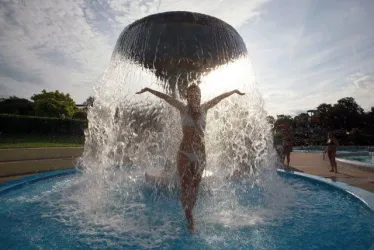 Wasserfall im Badepark Wörth (© Südpfalz-Tourismus e.V., Fotograf: Norman P. Krauß)