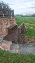 Neue Bank am Kneipp-Tretbecken in Freckenfeld
