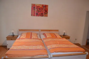 Doppelzimmer frontal (© Jakobshof, Freckenfeld)
