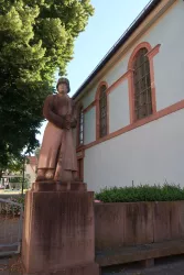 Kriegerdenkmal an der Kirche in Erlenbach