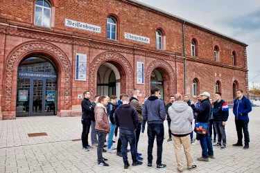 Gruppe bei Stadtführung in Germersheim