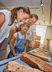 Familie im Terra-Sigillata-Museum in Rheinzabern