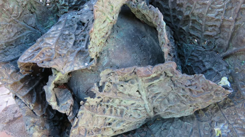 Skulptur Kohlkopf am Museum in Freckenfeld