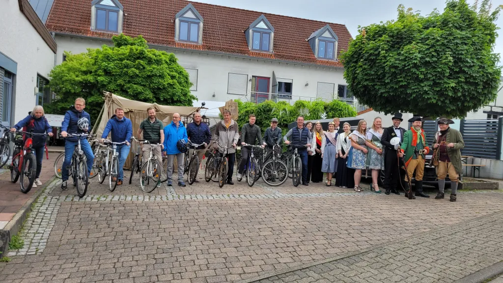 Eröffnung mit Anradeln zum Aktionstag "Radel ins Museum" 2025 in Freckenfeld