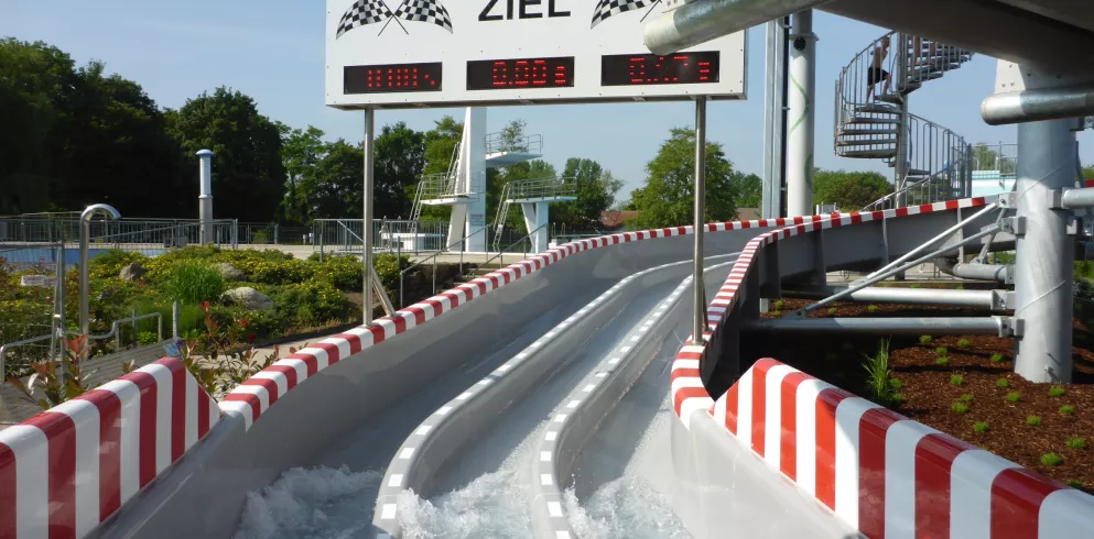 Schwimmpark Bellheim mit Racerrutsche