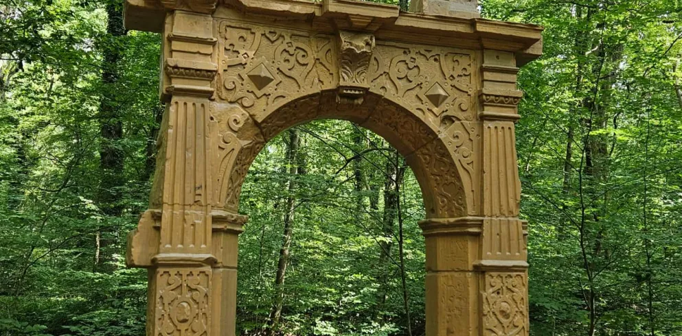 rekonstruiertes Tor von Schloss Friedrichsbühl
