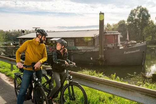 Schwimmende Einkehrmöglichkeit am Lautertal-Radweg - die Lautermuschel